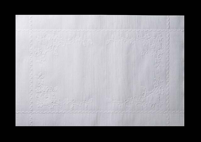 PLACEMAT 10" X 14" OFF-WHITE SCALLOPED EDGE 1000/CS
